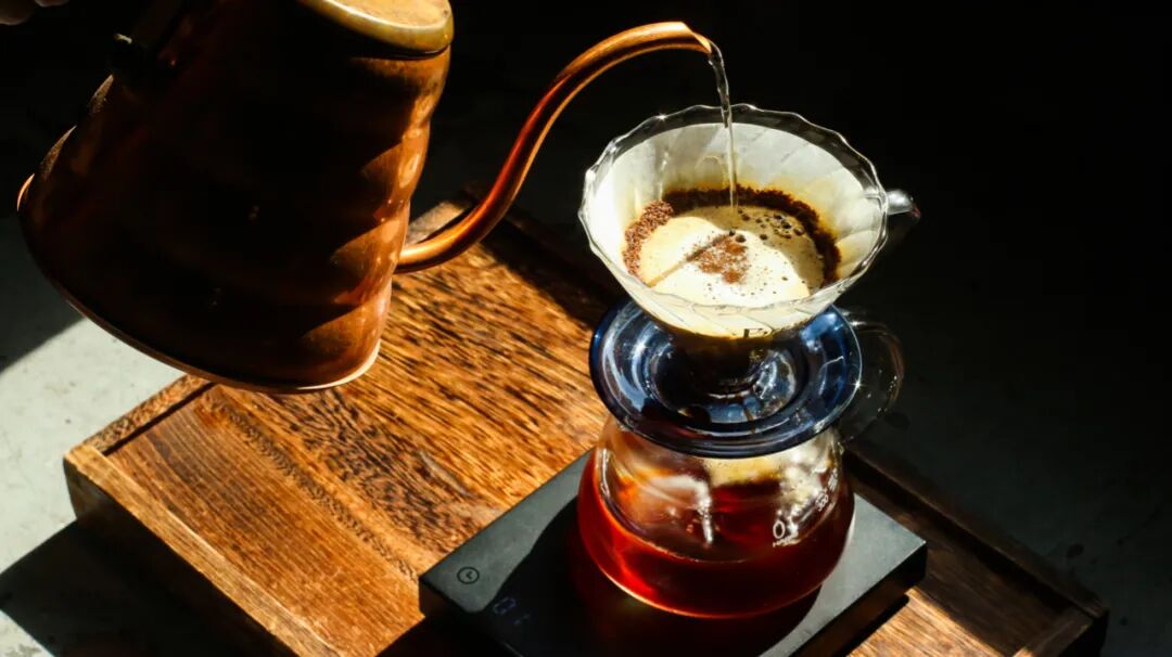 黑咖啡种类｜美式与手冲咖啡有何不同？手冲咖啡比美式好喝吗？