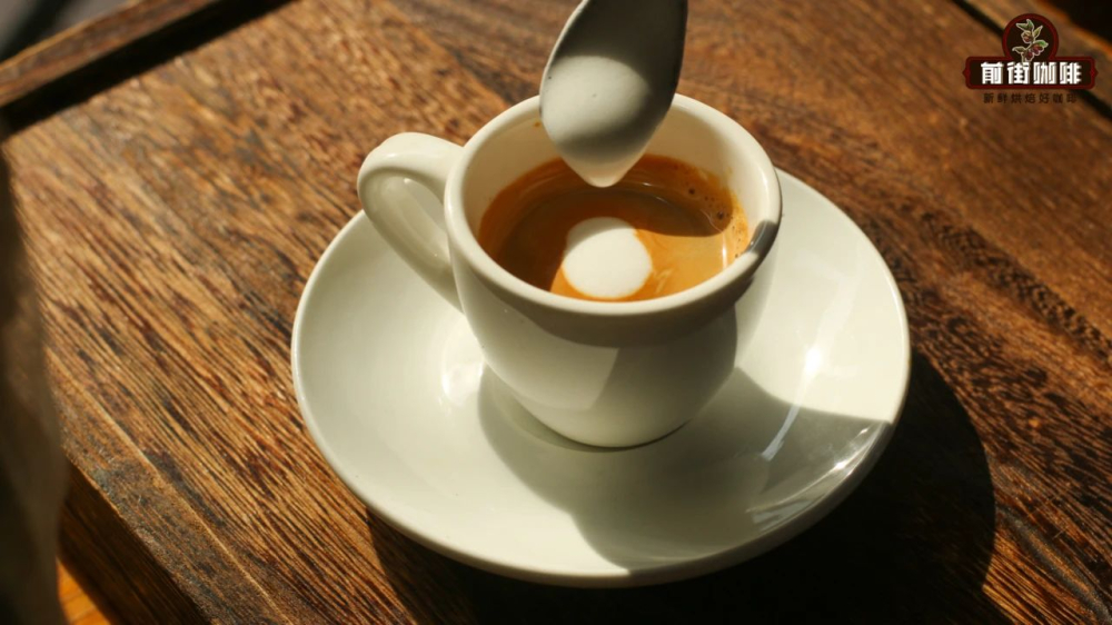 如何正確品嚐義式濃縮咖啡Espresso？喝義式濃縮能加水加糖加牛奶嗎？